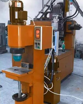 鉚接機廠家有哪些規(guī)格型號？